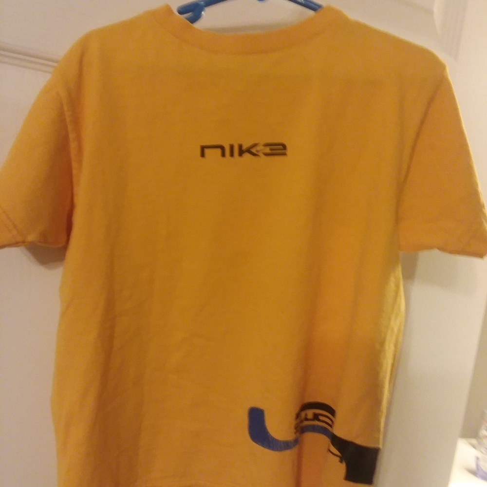Nike Boys T-shirt Size 5-6 Medium